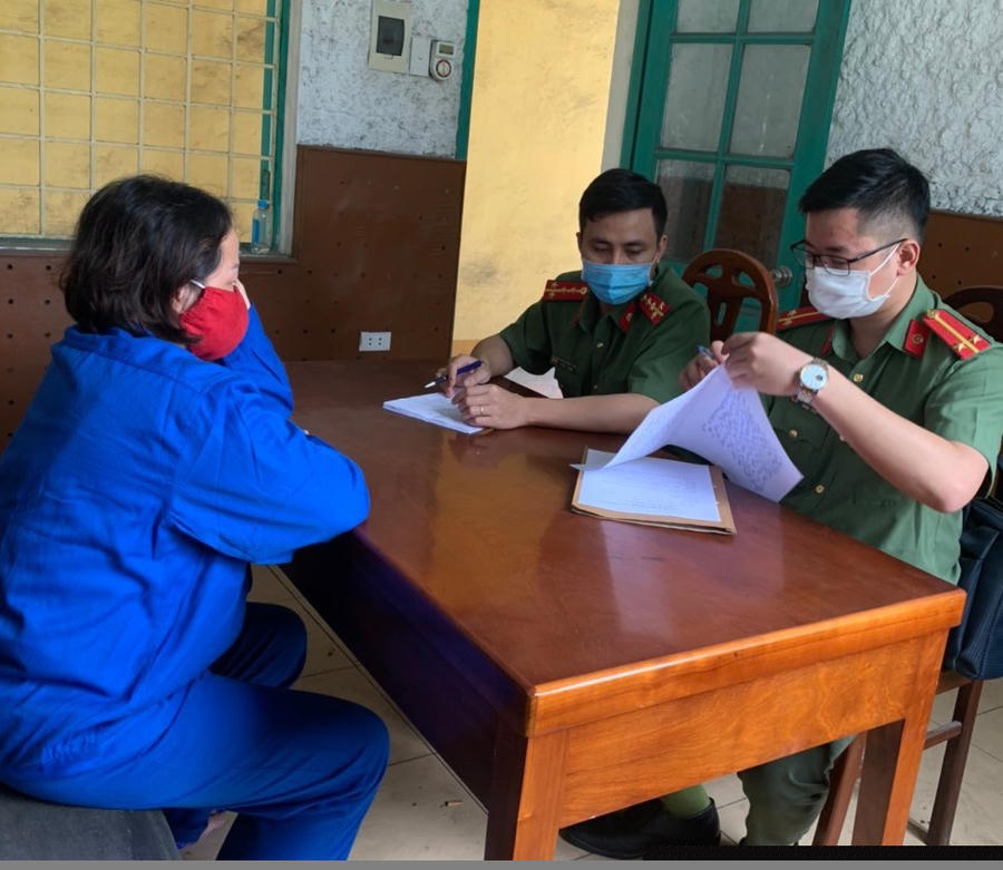 Cơ quan An ninh điều tra, Công an tỉnh Quảng Ninh lấy lời khai đối tượng Đinh Thị Hương