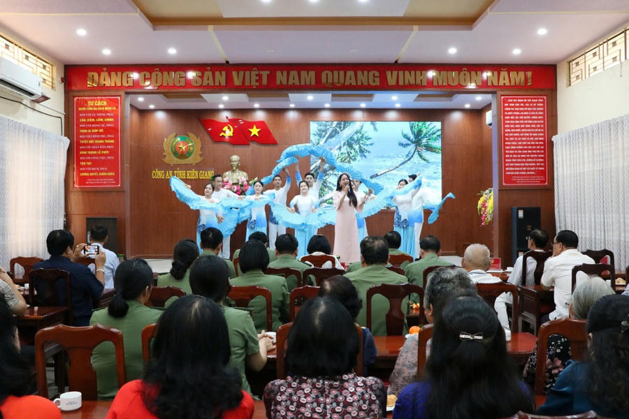 Toàn cảnh buổi họp mặt