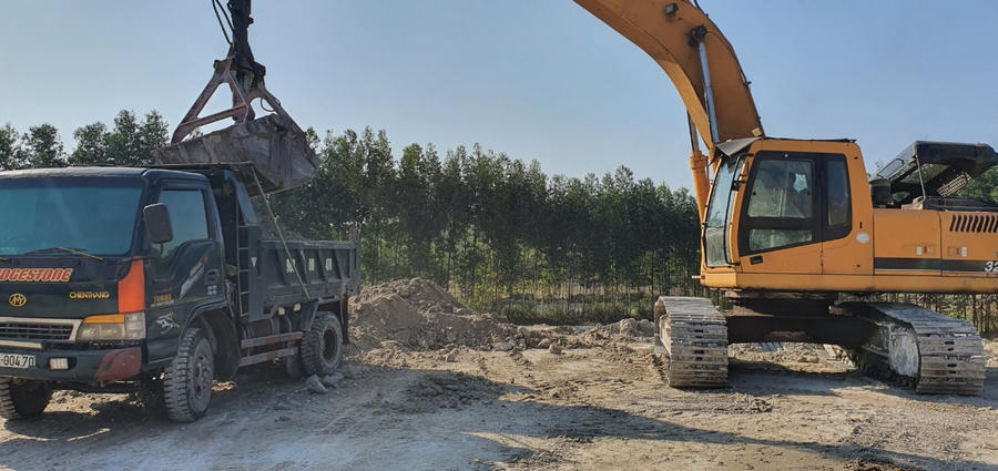 Công tác dọn bãi thải được thực hiện theo quy trình chặt chẽ, được giám sát nghiêm ngặt.