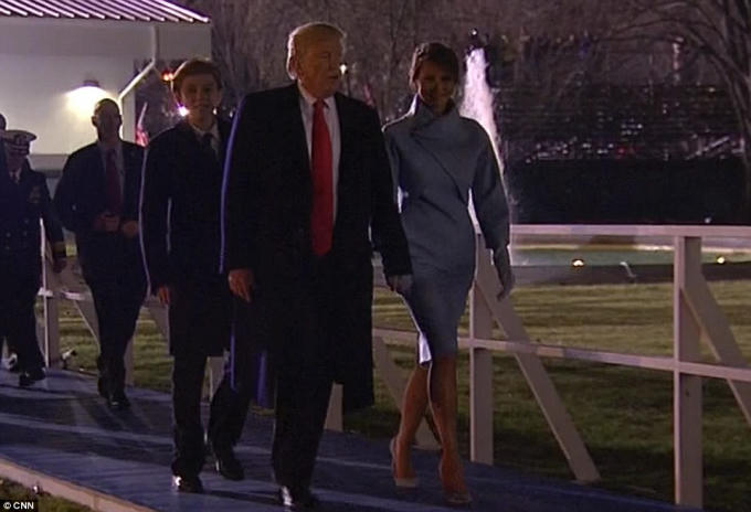 Sau buổi lễ, Tổng thống Trump cùng gia đình tiến về Nhà Trắng - nơi sẽ là nhà của họ trong ít nhất 4 năm nữa. (Ảnh: CNN)