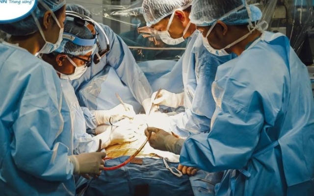 Chủ tịch nước biểu dương BV Nhi TW ghép gan thành công cho bệnh nhi 9 tháng tuổi
