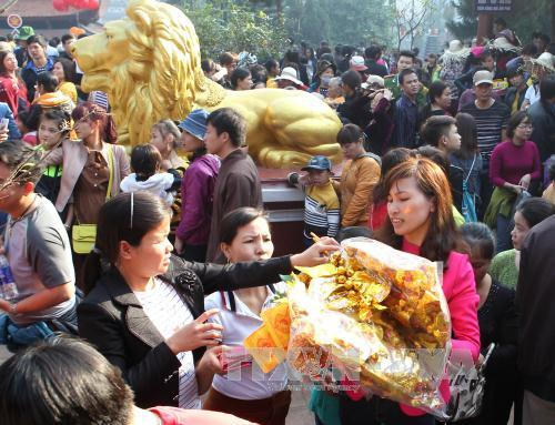 Đông đảo khách thập phương trẩy hội chùa Hương 2016. Ảnh: Minh Đức/TTXVN