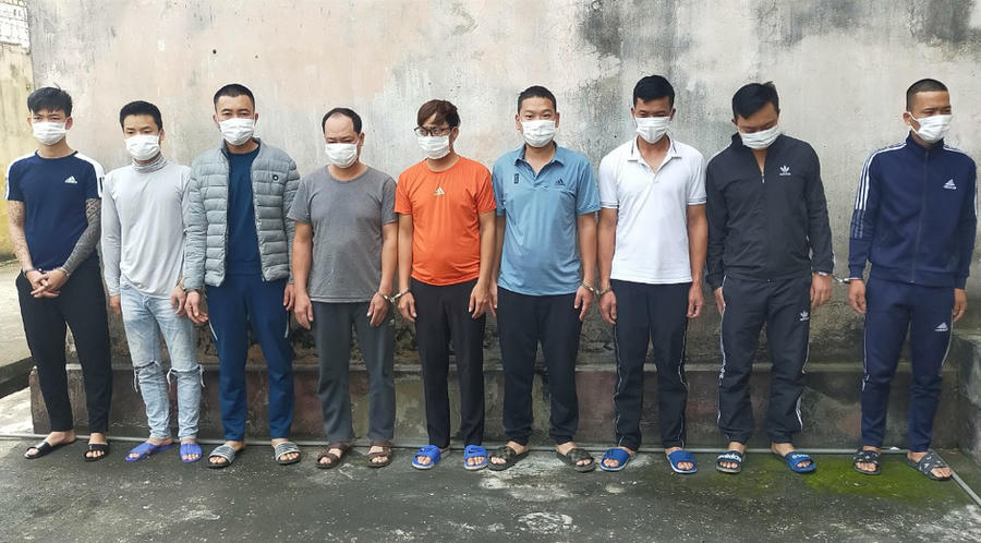 9 đối tượng tổ chức đánh bạc, đánh bạc vừa bị bắt giữ
