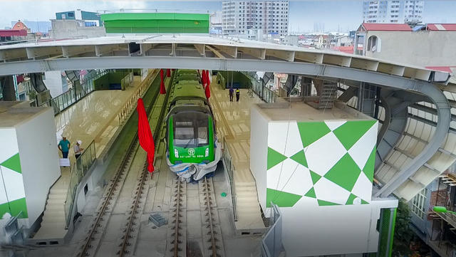 Đường sắt Cát Linh - Hà Đông đã được đóng điện và dự kiến chạy thử vào tháng 8 (ảnh: Toàn Vũ)