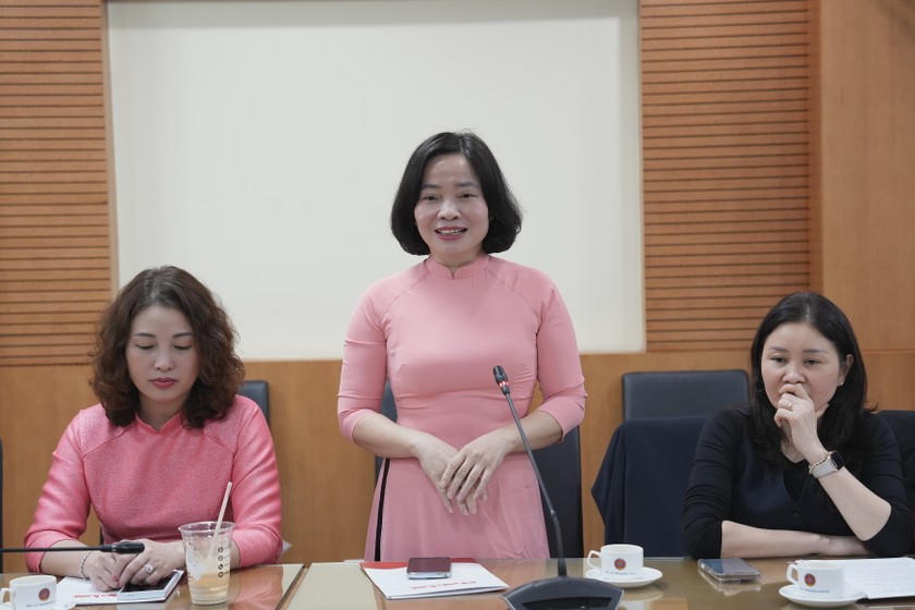 Bà Nguyễn Thị Quỳnh Lưu, đại diện các cán bộ, phóng viên được bổ nhiệm phát biểu nhận nhiệm vụ mới.