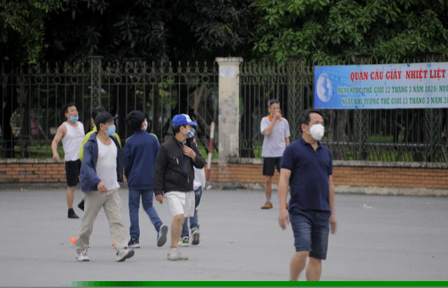 anh: nguoi dan hn nuom nuop tap the duc du co