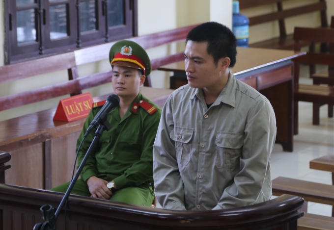 Bị cáo Lương Trường Chinh trước vành móng ngựa (Ảnh: X.Thái)