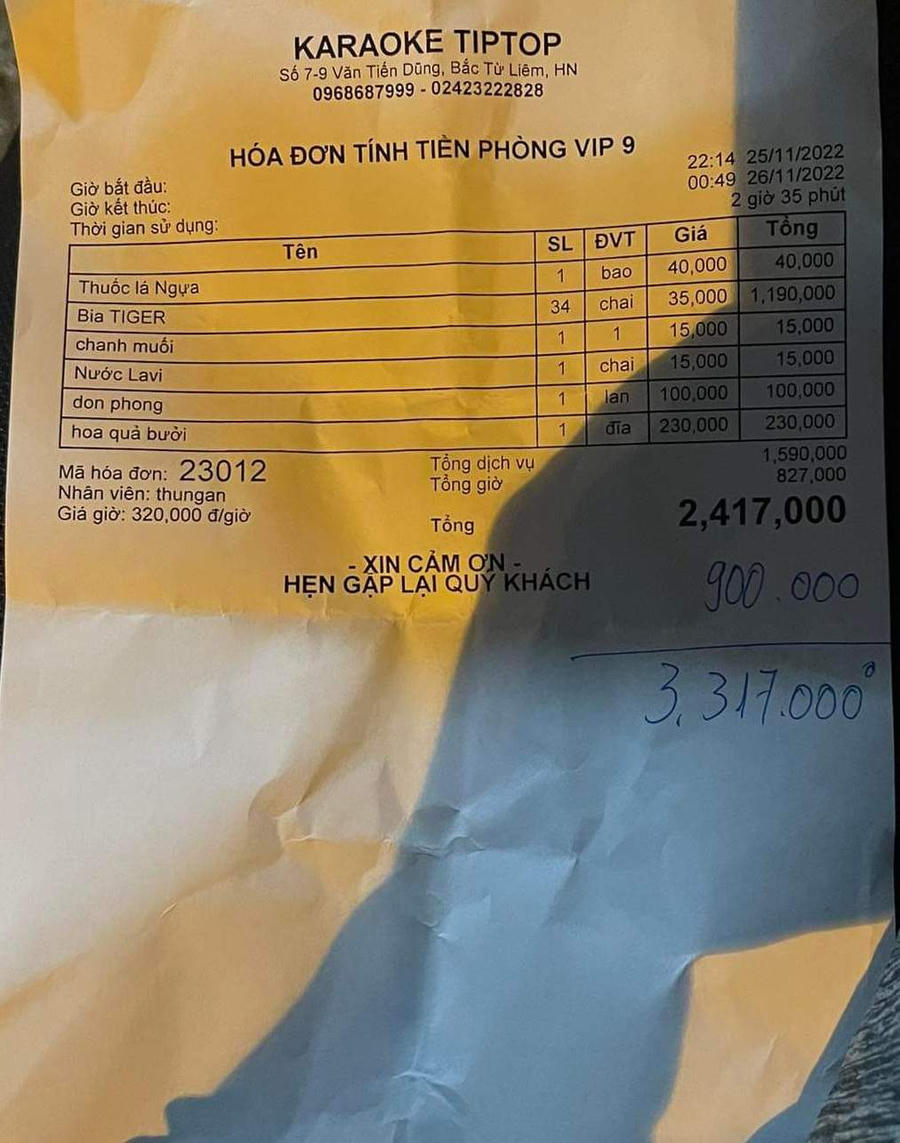 Biu thanh toán của quán Karaoke Tip Top thể hiện giờ hát đến hơn 0h30 ngày 25 rạng sáng ngày 26 tháng 11.