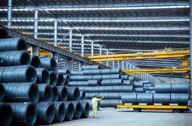 Hòa Phát sản xuất gần 1,8 triệu tấn thép sau 4 tháng, giảm 39% so với cùng kỳ