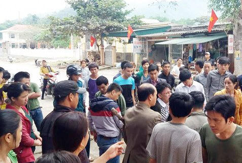 Vừa ra khỏi cổng ủy ban, ph&oacute; chủ tịch x&atilde; bị tấn c&ocirc;ng v&agrave;o đầu