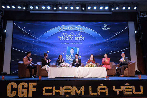 Chương trình giao lưu ra mắt sách Hành trình thay đổi: 11 bài học từ thất bại trong kinh doanh mỹ phẩm.