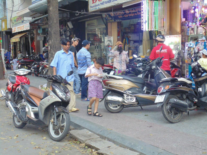 Vỉa hè quận 1 'đâu lại vào đấy' sau những ngày ra quân rầm rộ