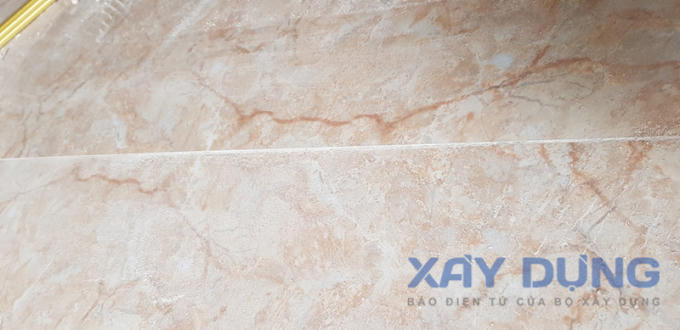 Gạch ốp lát xuất hiện cong vênh khi sử dụng.