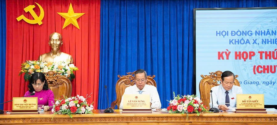 Chủ trì kỳ họp