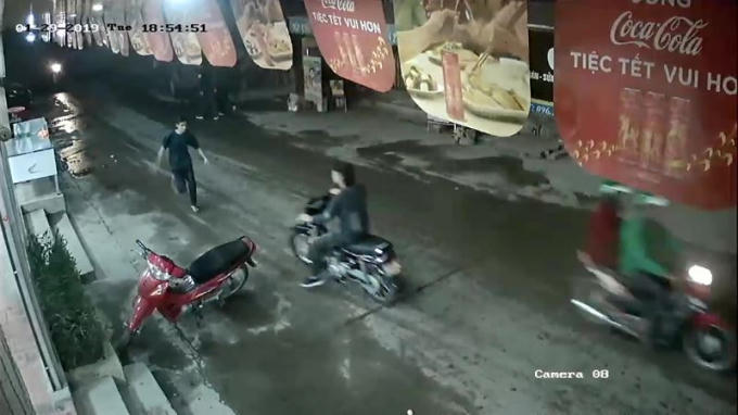 Công bố loạt hình ảnh và tang vật về nghi phạm giết tài xế ở cổng SVĐ Mỹ Đình