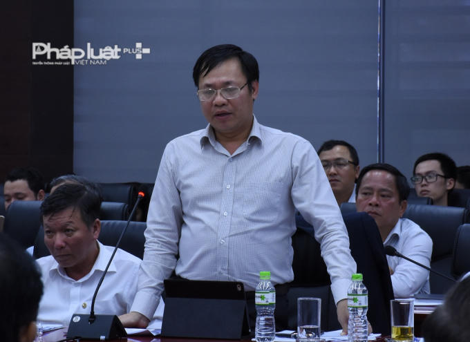 Giám đốc sở Xây dựng Đà Nẵng Vũ Quang Hùng trả lời câu hỏi của báo chí.