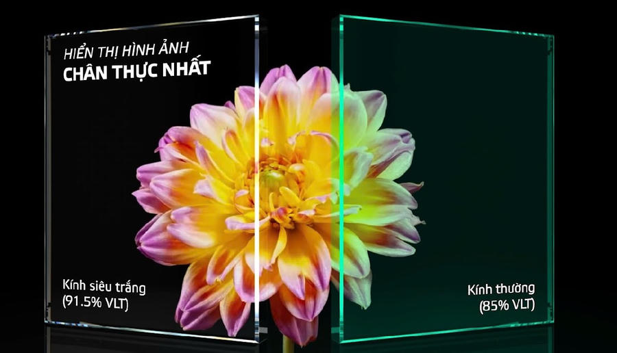 Viglacera sở hữu chuỗi sản xuất đa dạng các sản phẩm thiết yếu như: kính xây dựng và kính tiết kiệm năng lượng... Ảnh đối chứng kính siêu trắng - kính thường. . (Ảnh: Viglacera).