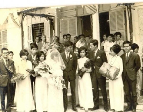 Đám cưới của con một gia đình khá giả ở Hà Nội thời đó. Ảnh: Internet.