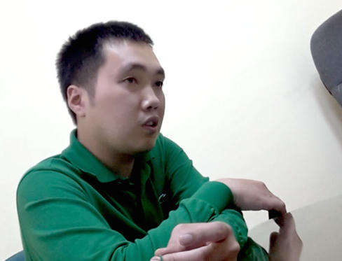 &Ocirc;ng Nguyễn Kim L&acirc;n, C&aacute;n bộ x&acirc;y dựng đ&ocirc; thị phường Nghĩa Đ&ocirc;, Cầu Giấy được l&atilde;nh đạo phường ph&acirc;n c&ocirc;ng ph&aacute;t ng&ocirc;n với b&aacute;o ch&iacute;.