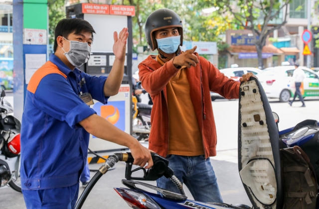 Giá xăng được dự báo tăng rất mạnh vào ngày mai 26/10