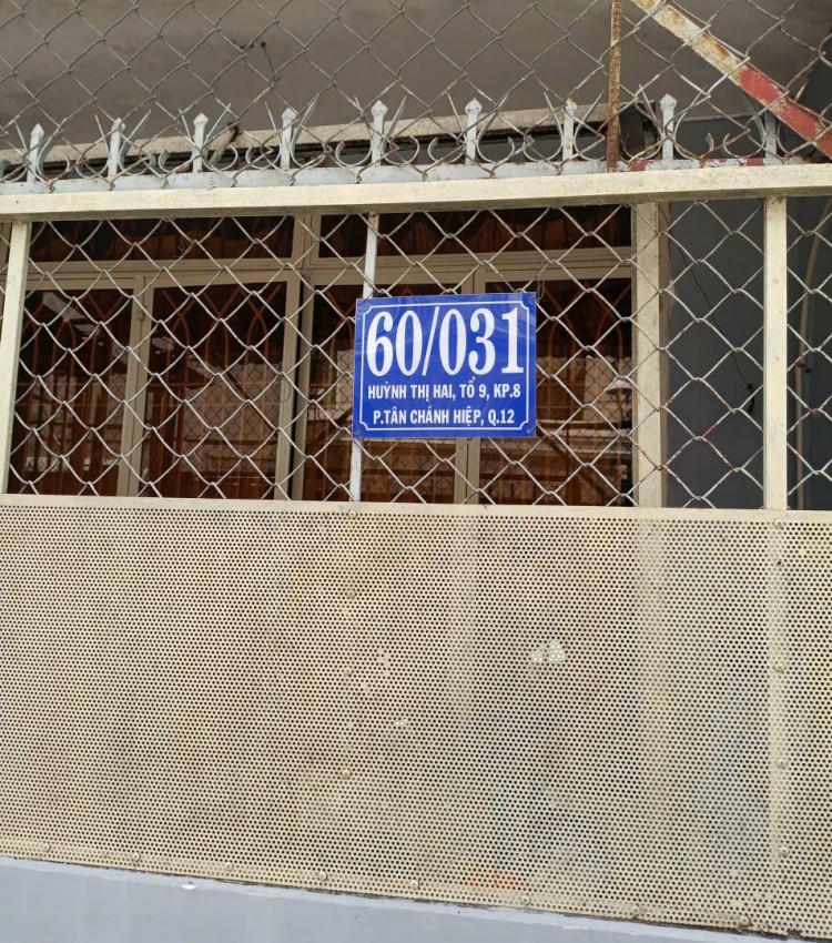 Căn nhà nơi bà Tín đăng ký cư trú, tuy nhiên, hiện không ai rõ bà Tín ở đâu.