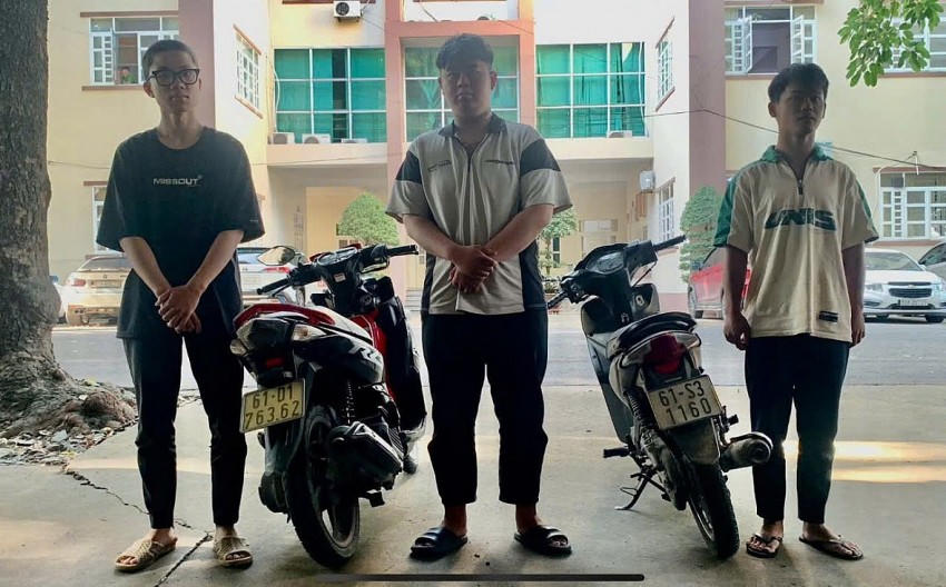 Các đối tượng tại cơ quan công an.