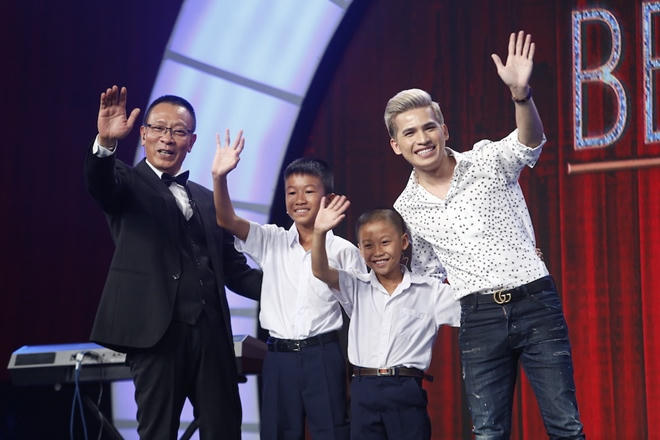 MC Lại Văn Sâm dành 2 tháng lương hưu và Quốc Thiên tặng số tiền thù lao trong chương trình để cho hai tài năng nhí.