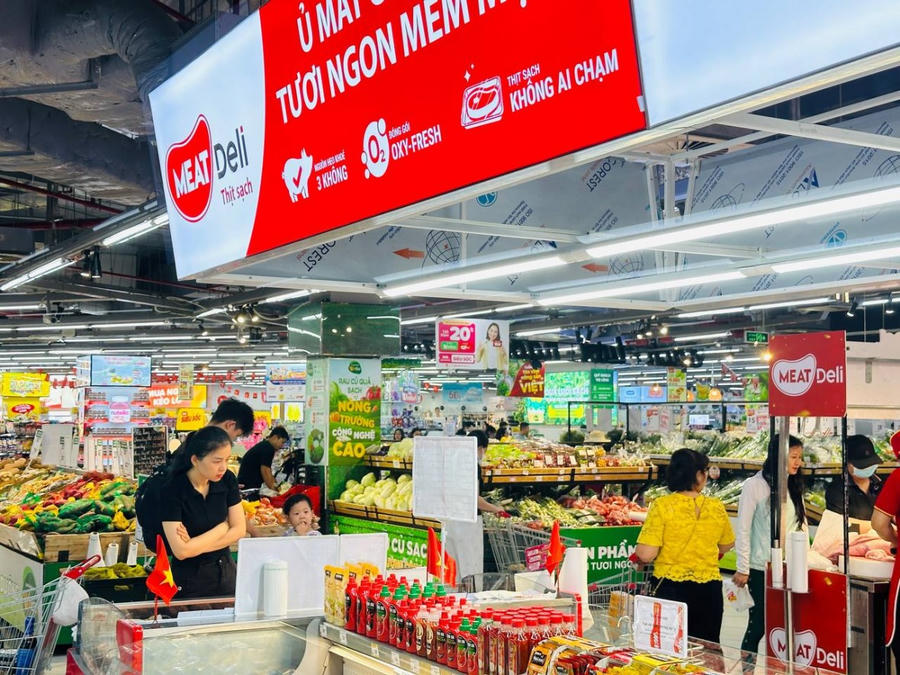 Khách hàng mua sắm mặt hàng thịt sạch MEATDeli.