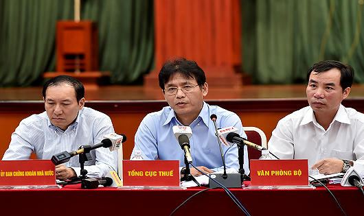 Đại diện Tổng cục thuế th&ocirc;ng tin trước b&aacute;o giới.