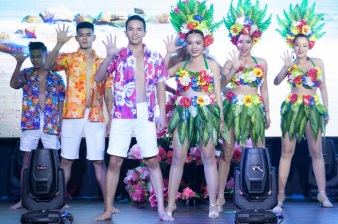 Đ&agrave;m Vĩnh Hưng, Vũ H&agrave; đến ch&uacute;c mừng nh&agrave; thiết kế Ken Nguyễn