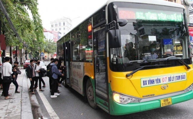 Nhiều tuyến xe buýt ở tỉnh Vĩnh Phúc ngừng hoạt động vì lái xe, phụ xe đình công