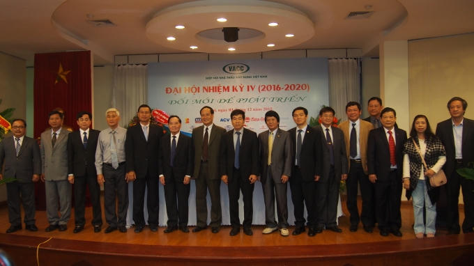 Ban chấp hành mới ra mắt Đại hội.