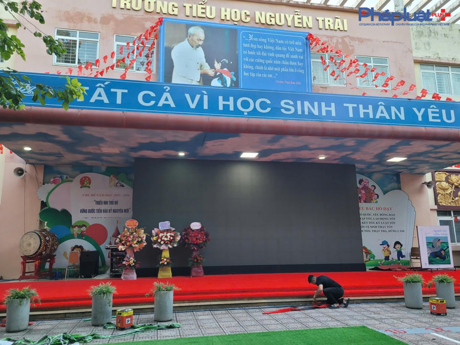 Tại điểm trường Tiểu học Nguyễn Trãi cũng đang được gấp rút hoàn thiện.