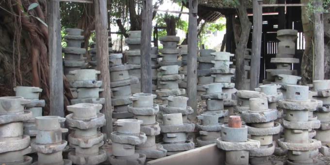 Hơn 5000 bộ cối đá xưa đã được anh Lộc dày công sưu tầm.