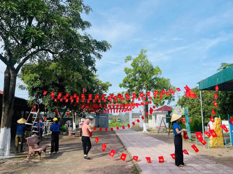 Sự nhiệt tình của thanh niên Hà Tĩnh đã tạo nên một bức tranh đoàn kết, quyết tâm trước bão số 5.
