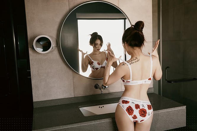 Không chỉ nóng bỏng trên sân khấu với vũ đạo bốc lửa, HyunA mới đây còn