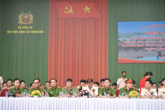 Chương trình diễn tập chào mừng 54 năm ngày truyền thống Học viện Cảnh sát nhân dân và 15 năm thành lập khoa Cảnh sát vũ trang.