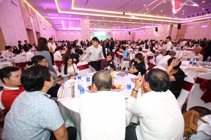 Rất nhiều khách hàng giao dịch sản phẩm tại dự án Cát Tường Phú Hưng ngay sao Tết Nguyên đán.