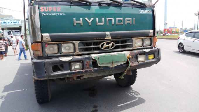 Xe ben cán chết người rồi lấy sơn che biển số