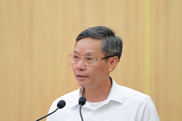 Đại diện cử tri nêu ý kiến, kiến nghị tại buổi tiếp xúc.