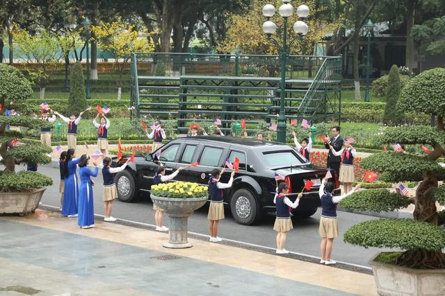 Tổng thống Donald Trump ăn trưa c&ugrave;ng Thủ tướng Nguyễn Xu&acirc;n Ph&uacute;c