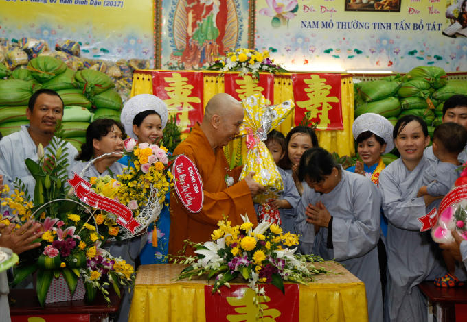 Chúc thọ người già.