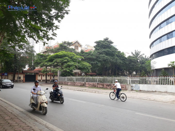 Dự án Bệnh viện Quốc tế Hoa Kỳ được xây dựng trên đất của hai phường Nghĩa Tân và Dịch Vọng.