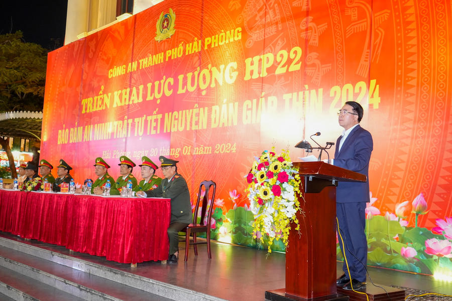 Phó Chủ tịch UBND thành phố Lê Khắc Nam – Trưởng Ban Chỉ đạo 799 phát biểu tại buổi lễ