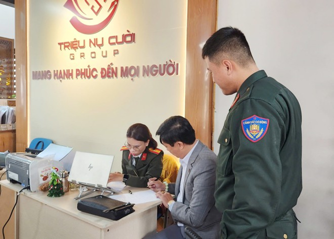 Cơ quan công an làm việc với các đối tượng liên quan.