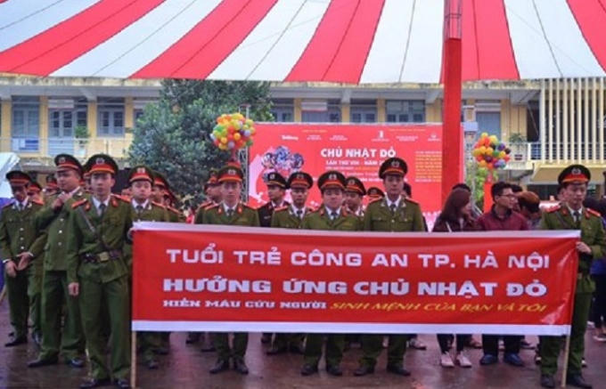 Công an TP Hà Nội tham gia chương trình Chủ nhật Đỏ 2016.