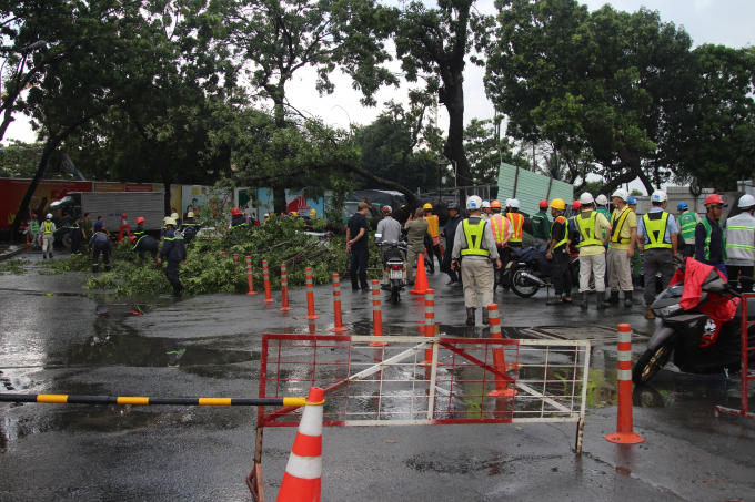 Hiện trường được phong tỏa để giải quyết sự cố.