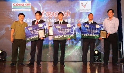 Đại diện gia đình của các cầu thủ nhận giải thưởng.