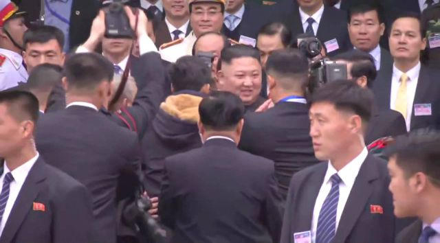 Hình ảnh ông Kim Jong-un tại ga Đồng Đăng.