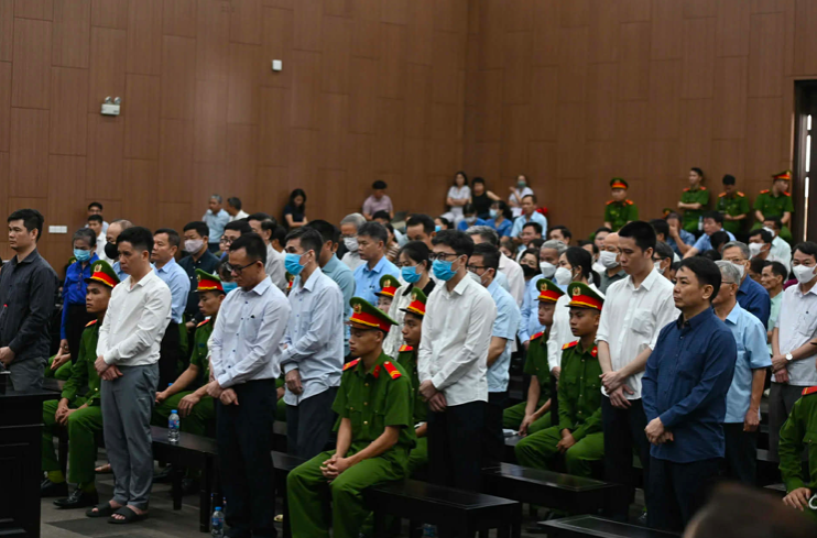 Các bị cáo tại phiên tòa sơ thẩm vụ Phúc Sơn.